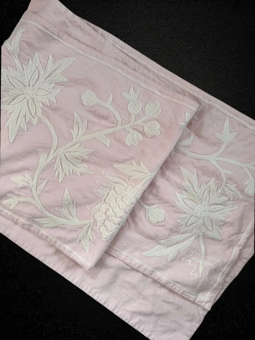 Williams Sonoma Pink Embroidered Floral Table Runner Cottagecore Decor 16